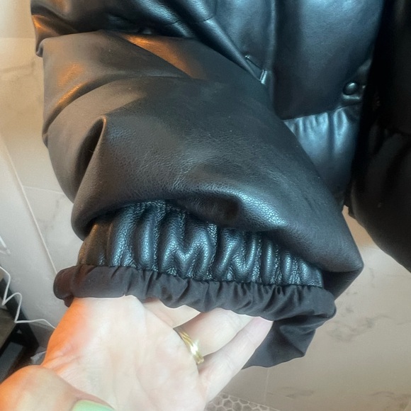 Velvet by Graham & Spencer Black leather puffer jacket women’s size small S - Picture 8 of 8